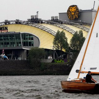 Folkesegeln im Hafen